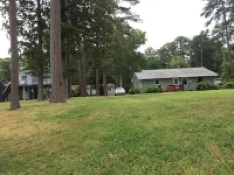 Cozy cottage on the Chesapeake Bay Hotels in Mathews County