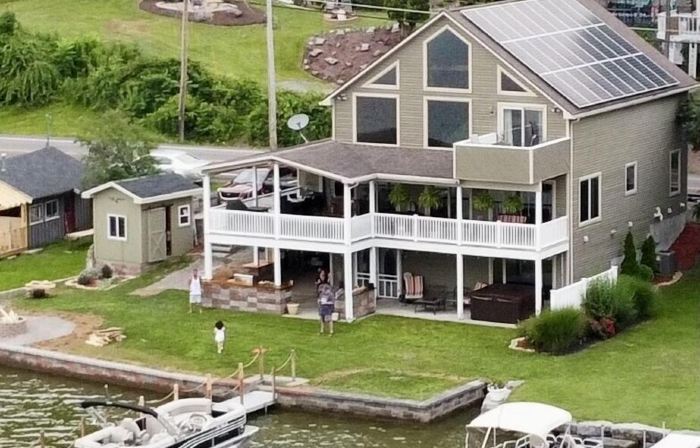 Charming lake side retreat great for family time or a romantic getaway!