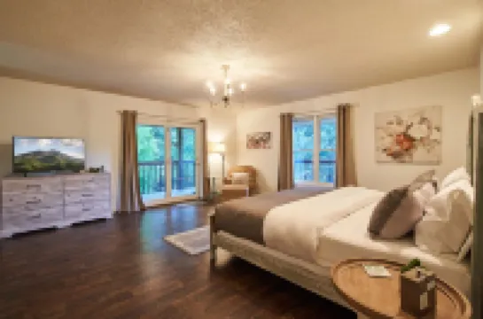 HUGE 5BR, 4.5BA, 3 King Suites, Dog Friendly!