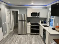 Cozy spot next to Duval with swim spa - 2bed/2bath