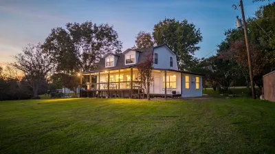 Tranquil Lakefront Retreat with Boat Dock - Richland Chambers Lake