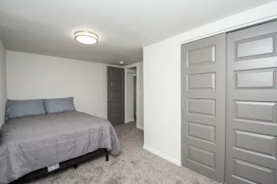 Stylish Home a Block Away from Entertainment Hotel in zona Fargo City Civic Center