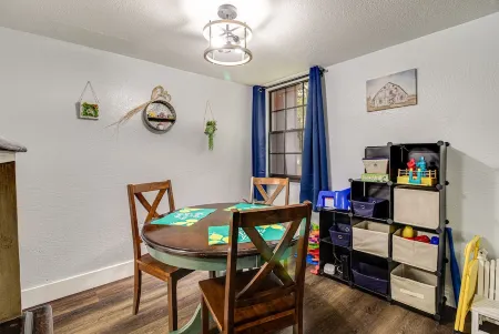 2-Story 3/2.5 Townhome in the heart of Downtown Deland Отели рядом с достопримечательностью «Мелчинг Филд эт Конрад Парк»