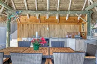 Coco Sands Riverfront Pool Home w/5 Bedrms - 3 min to the beach - مسبح خاص