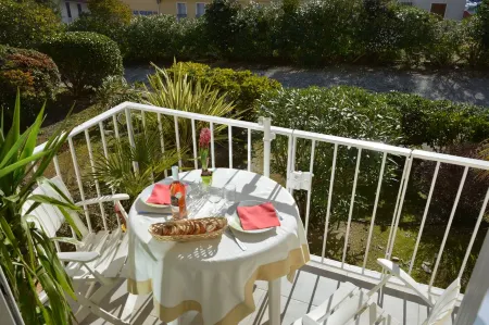 Le BOUGAINVILLIER apartment Cassis Отели рядом с достопримечательностью «Route des Crêtes»