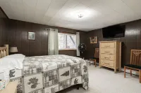 Riverfront - Kayaks - Game Room - 15 Min to Granite Peak Ski Resort - 4-Star