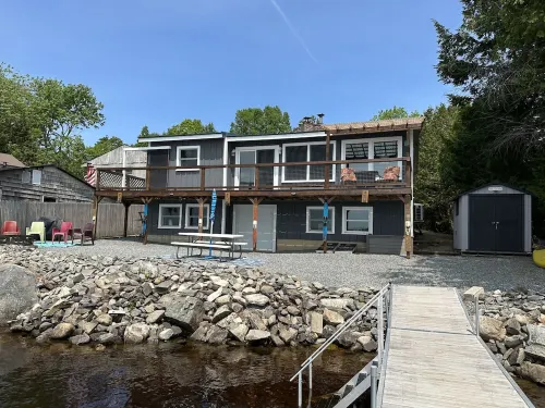 THE LOFT, Beautiful Deck Views, Steps from the Lake, Nights Around the Fire Pit 허드슨 호텔