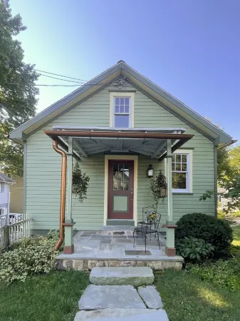 Charming Carriage House in the Heart of Kennett