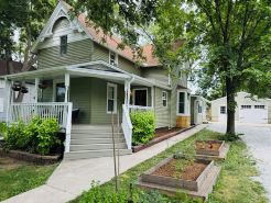 Charming 3-bedroom house in quiet residential neighborhood