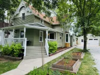 Charming 3-bedroom house in quiet residential neighborhood