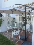 Lovely 3 bed 3 bath end villa with pool and beautiful port in Duquesa 마닐바 호텔
