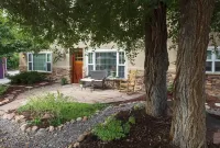 Downtown Boulder Oasis. 3 Blocks from Pearl St Mall. 4 bedrooms and 2 full baths