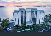 Beachfront Stunning Corner Condo-Amazing Water views on Private Beach of Resort