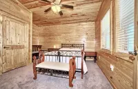 Texas Sized, Pet Friendly Barndomnium with Hot Tub Overlooking Toledo Bend Lake!