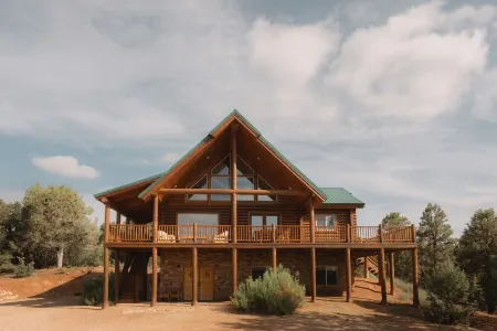 THE ZION CABIN—Log Cabin Just Outside Zion National Park