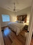 Sleeps 4, Private, 1-King BR, Murphy Bed in Living Rm, off Timothy and 10 loop