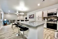 Lovely 3-bedroom 3baths house in Las Cruces with AC, WiFi. Enjoy!