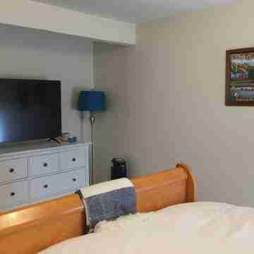 Waterfront & View-Near Seattle on Lake Sammamish in Bellevue Rooms