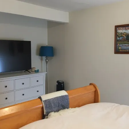Waterfront & View-Near Seattle on Lake Sammamish in Bellevue
