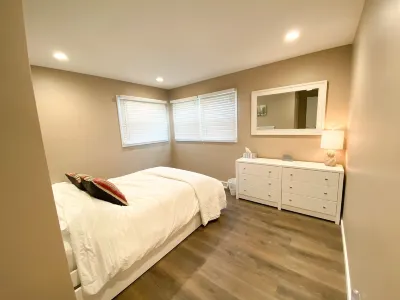 Home Suite Home- Charming 3 BR 2B Home, Located in Erie- Presque Isle 1 Mile Hotels near Mall Office