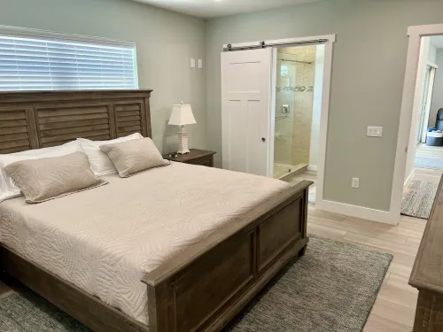 New waterfront, oceanview, 3 king bedrooms, w/full baths + 1/2 bath w/pool, dock