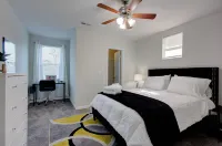 Fabulous Retreat! Centrally Located. Quiet & Cozy! Sleeps 4. Hi Sp Wifi & More.