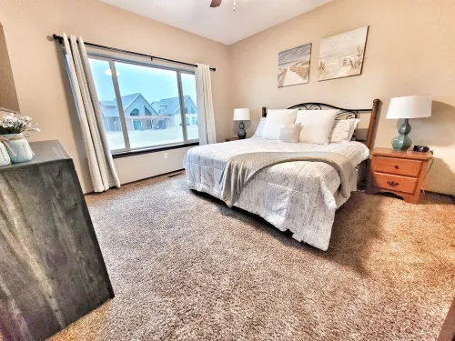 LARGE floorplan, 4 private bedrooms, flexble check-in, comfy beds, kid-friendly!