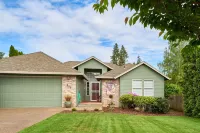 Single Level, 2 Kings, Fire Pit, Comfort in Downtown Dundee