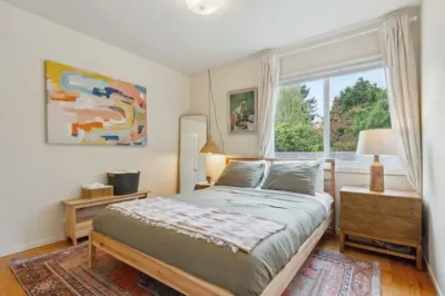 Stylish Flat with Free Parking in Downtown Albany Hotels near Ocean View Park