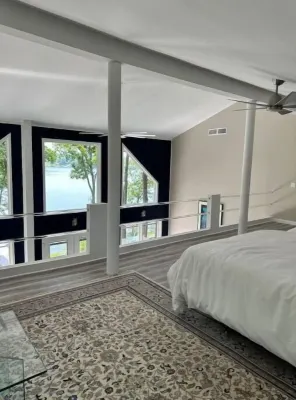 Beautiful ViewsLakeside-Deep water Boat Dock Sleeps 8 Fireplace Newly Remodeled