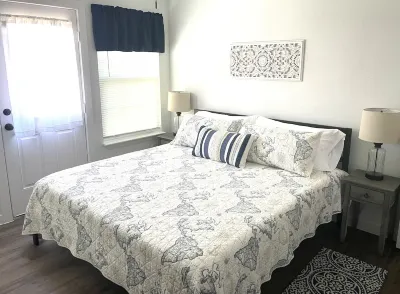 Fully Updated Beautiful Seabrook Barn Style Cottage