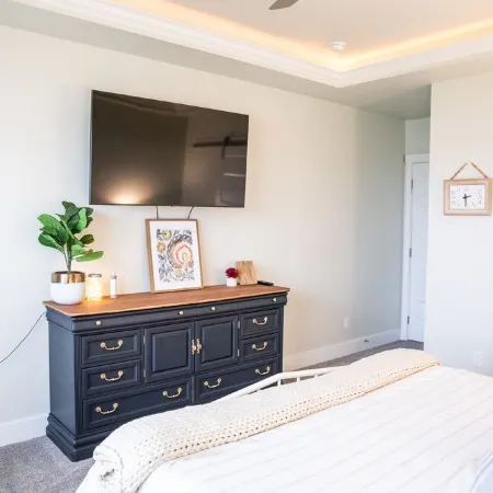 Castle Peak home w/HOT TUB, GAME ROOM + COMMUNITY POOL.