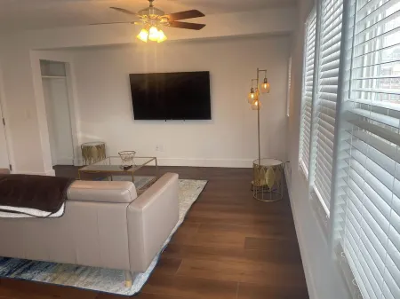 Trendy Renovated Downtown Omaha Отели рядом с Аэропорт Эпплей-Эйрфилд