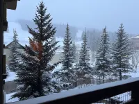 5 Star, 1 Bed + Den & 2 Baths in Center Village Copper Mountain