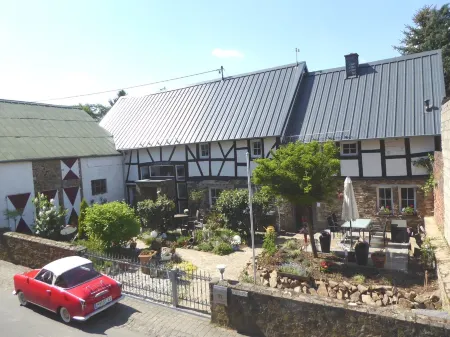 Half-timbered holiday house , with modern equipment on 65sqm, near the Nürburgring Отели рядом с достопримечательностью «Cono's Paradise»