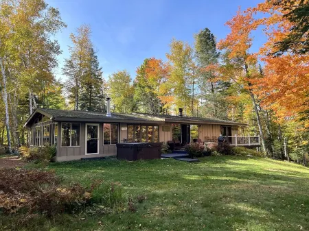 Hot Tub in the Forest Cozy Home on Peaceful Lake