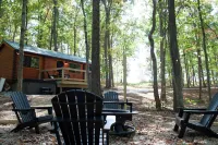 Cozy 2-bedroom cabin with hot tub nestled in the woods of Morgan County