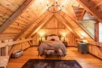 Amish-built cabin, serene and peaceful with pond and private dock for fishing.