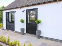 The Den  , Private Hot Tub, Derbyshire Dales/Peak District.