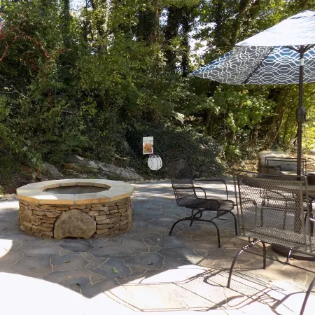 Charming house with a natural spring, fire pit, and river access