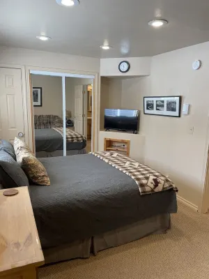 Ski in ski out cozy condo retreat! Hotel dekat Brian Head Resort