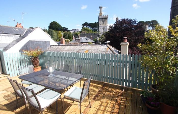 Private decking area & Central location  within 5 min walk of town.