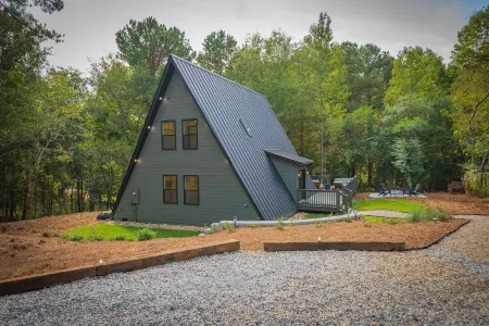 A-Frame Modern Minimalist Dream: 3-bed, 2bath; Hot Tub & Cold Plunge