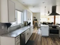 Luxury on Main, remodeled, homey, fresh and bright! Hotels in Bozeman