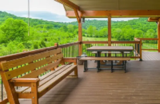 Gorgeous custom log cabin on 185 acres 林肯縣酒店