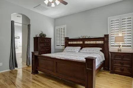 2400 sq. ft., 4 bedroom, 2 bath, sleeps 8, hot tub Отели в г. Гудиер