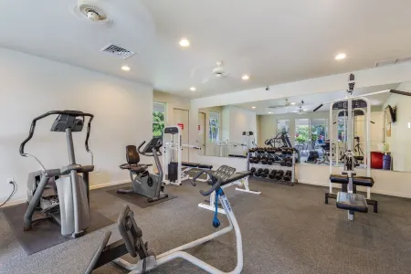 FULLY RENOVATED UNIT. 3 BDRM, 3 BATH SLEEPS 8. PERFECT FOR GRANDPARENTS