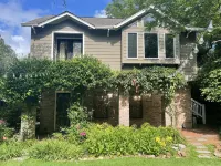 Garden 1BR Cottage off Devine St in Historic Columbia home