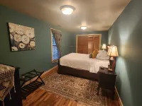 Harmony Lodge nestled in wooded tranquility!