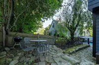 2Br Historic Marblehead Home+Minutes to Beach